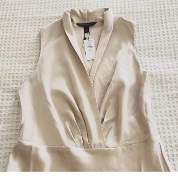 BANANA REPUBLIC SATIN V-NECK
KNEE-LENGTH DRESS - Picture 4 of 6